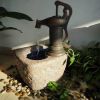 Fontaine d'intérieur ancienne pompe à eau